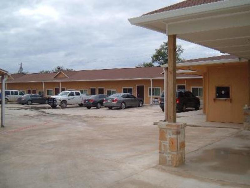 Atria Inn & Suites By Oyo, Jourdanton, Tx Exterior foto