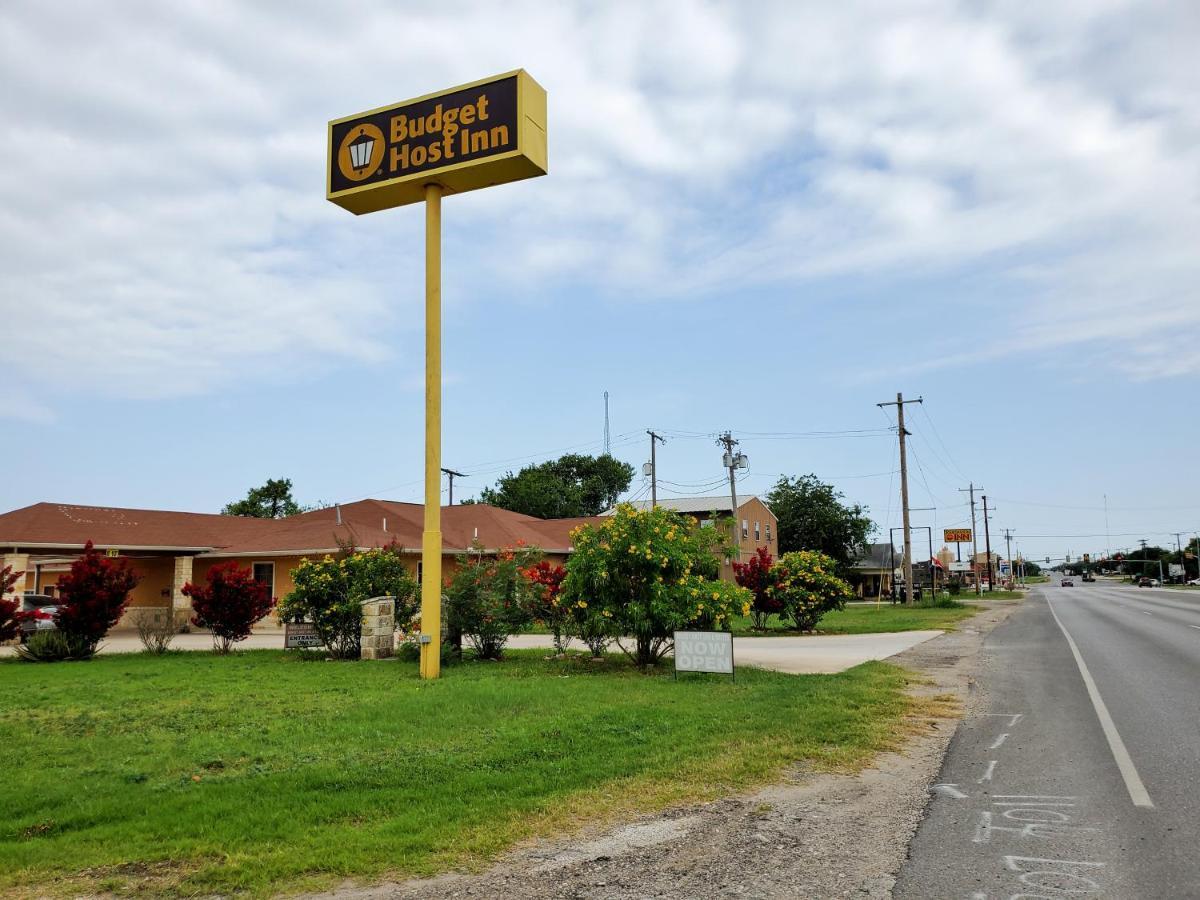 Atria Inn & Suites By Oyo, Jourdanton, Tx Exterior foto