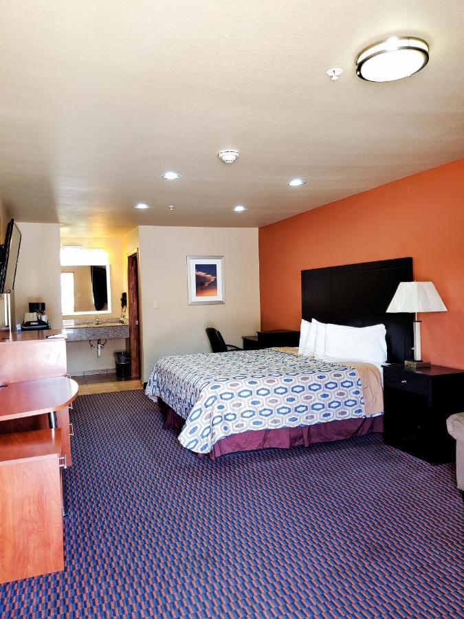 Atria Inn & Suites By Oyo, Jourdanton, Tx Exterior foto