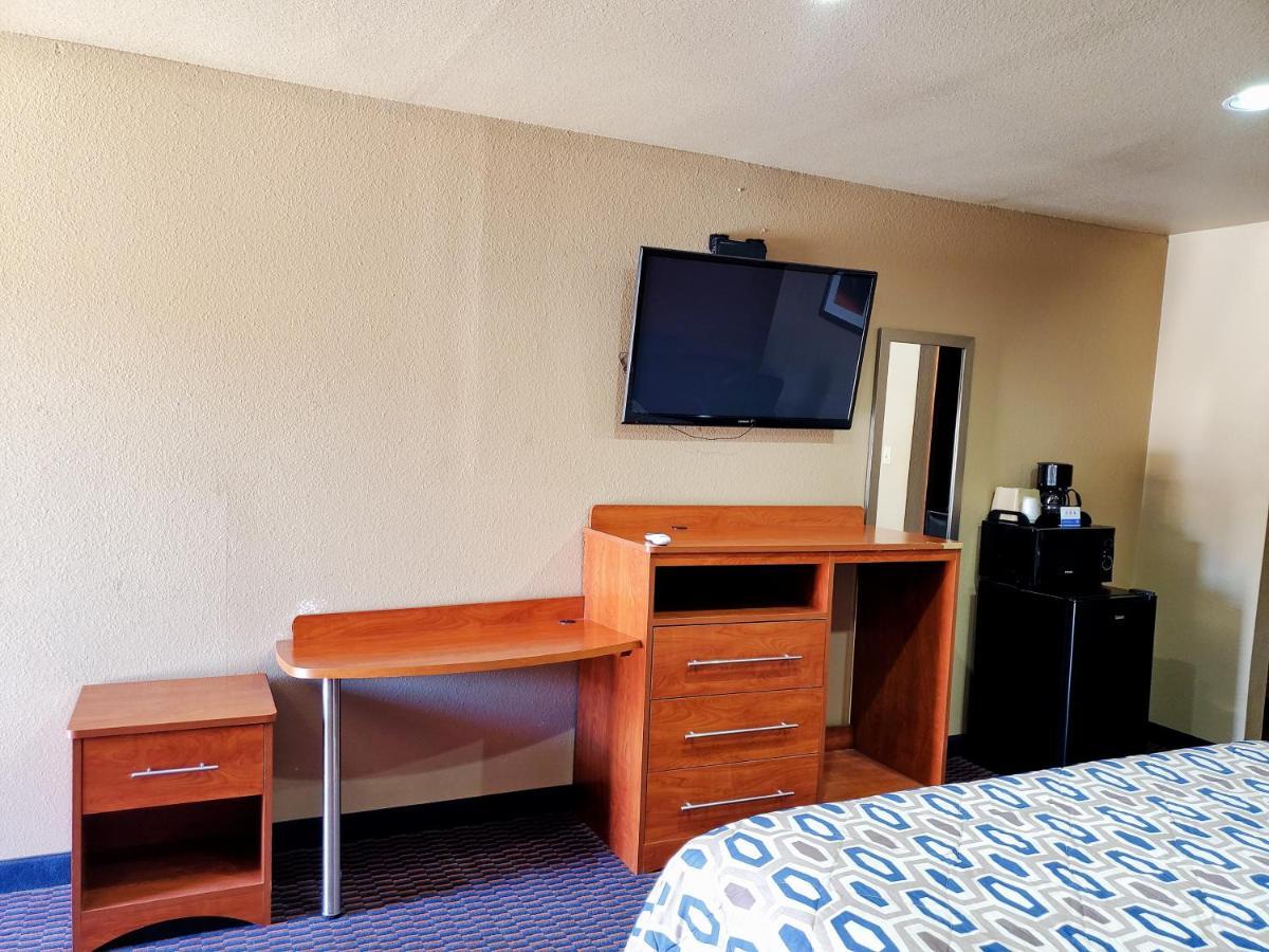 Atria Inn & Suites By Oyo, Jourdanton, Tx Exterior foto