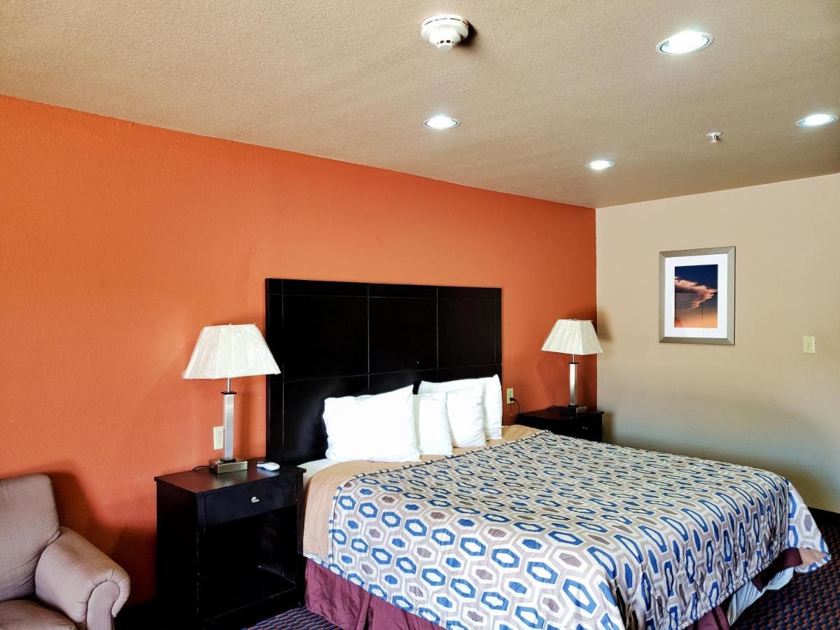 Atria Inn & Suites By Oyo, Jourdanton, Tx Exterior foto